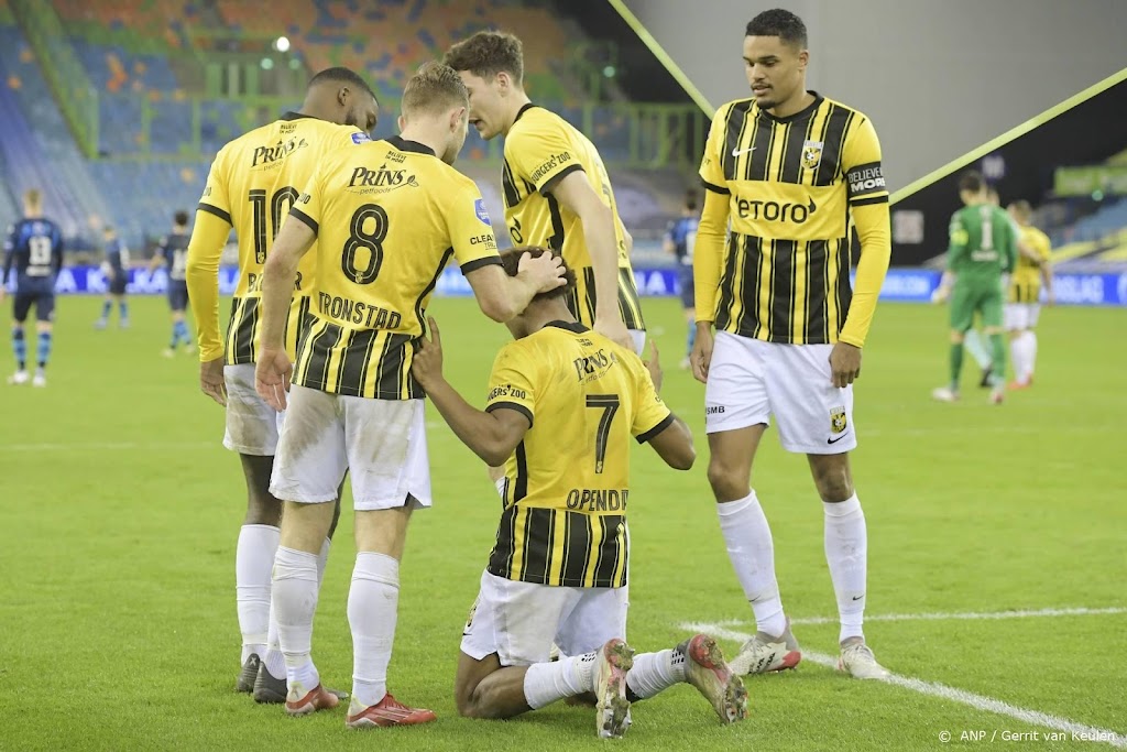 Vitesse klopt Heracles dankzij Openda en staat nu vierde