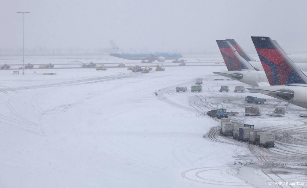 Vluchten naar Londen geannuleerd wegens Brits winterweer 