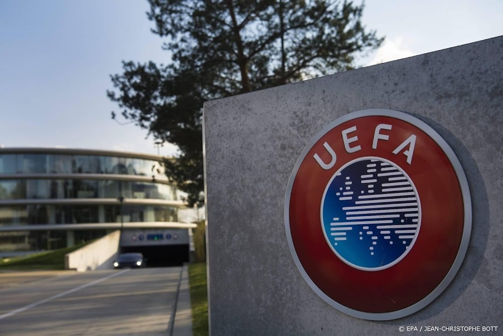 UEFA stelt toewijzing EK 2025 voor voetbalsters uit