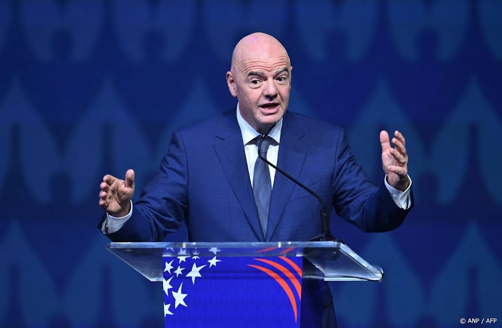 Infantino veroordeelt klap aan scheidsrechter, voorzitter opgepakt