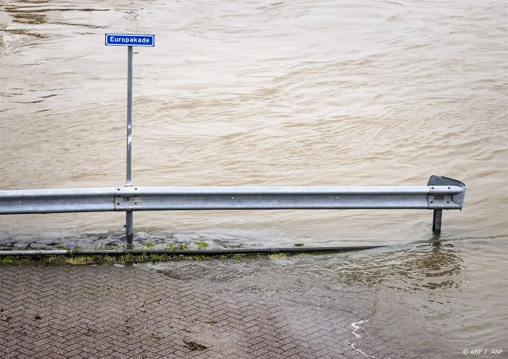 Waterstand grote rivieren stijgt snel, schap neemt maatregelen