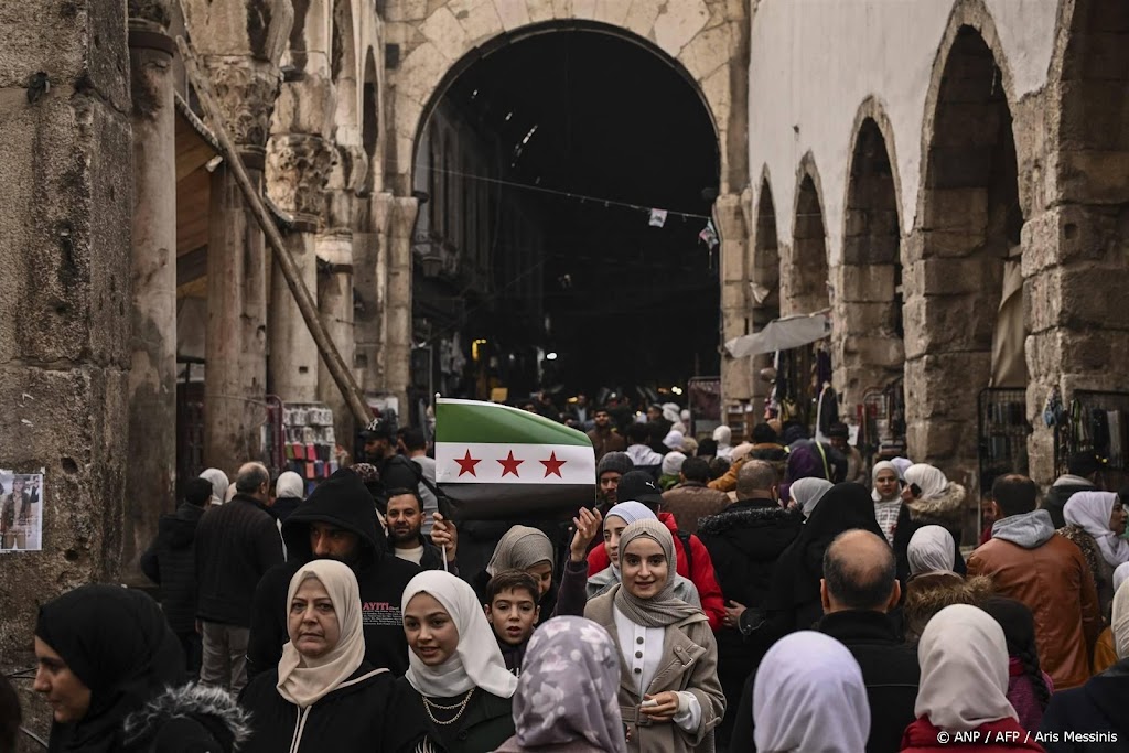 Syrische grondwet en parlement drie maanden opgeschort