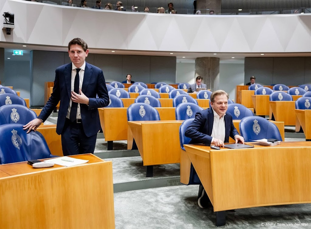 Oppositie valt NSC stevig aan over onderwijsbezuinigingen