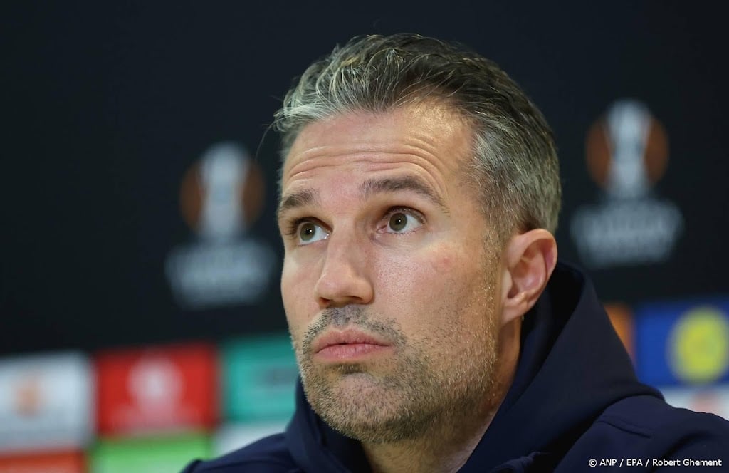 Van Persie ziet veel foute keuzes bij pijnlijk verlies Feyenoord