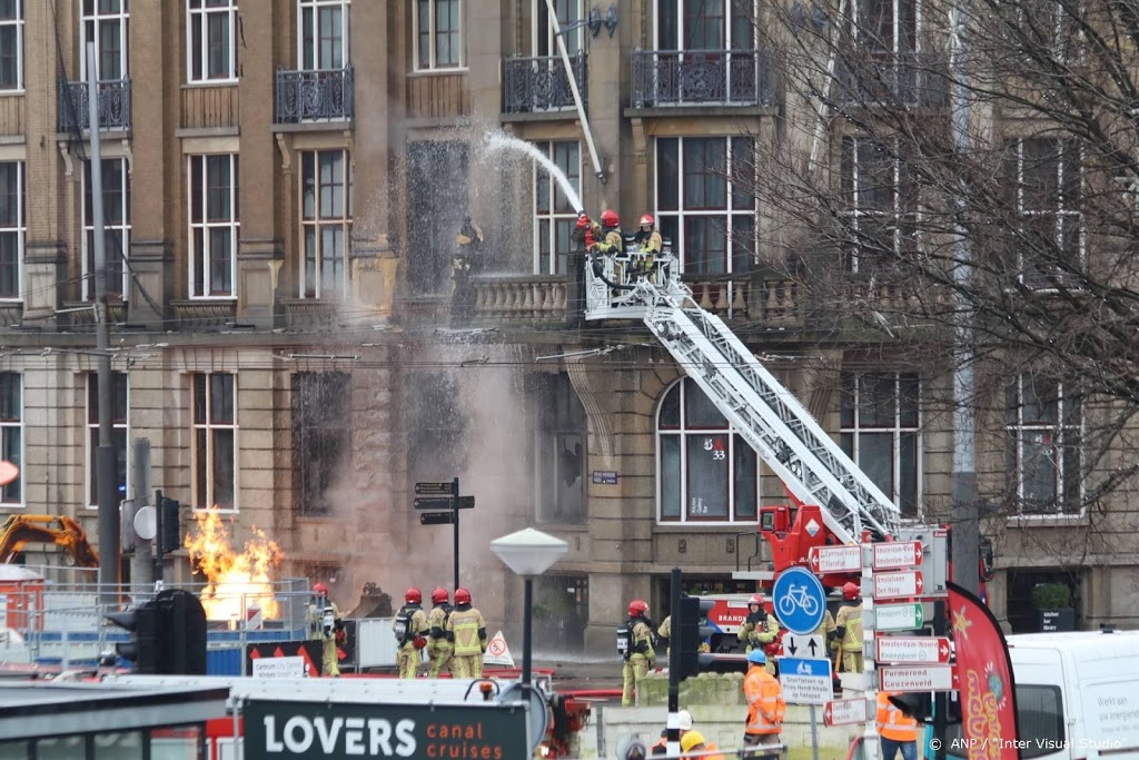 Hotel in Amsterdam ontruimd om brandende gasleiding 