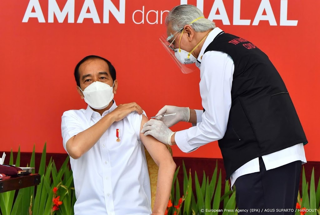President als eerste gevaccineerd in Indonesië