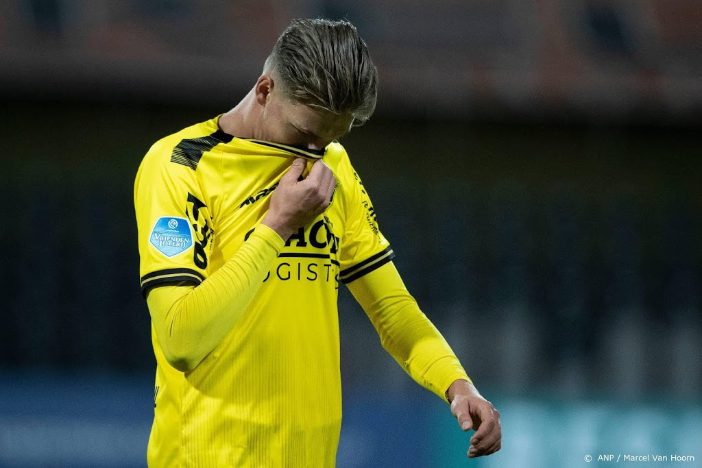 VVV verhuurt verdediger Van Dijck aan Roda JC