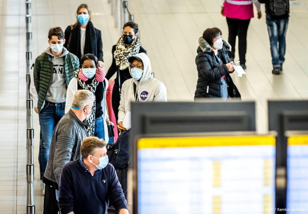 Sneltest wordt verplicht voor reizigers uit VK en Zuid-Afrika