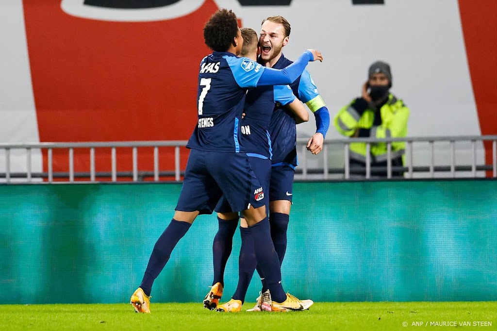 AZ verslaat PSV in Eindhoven: 1-3