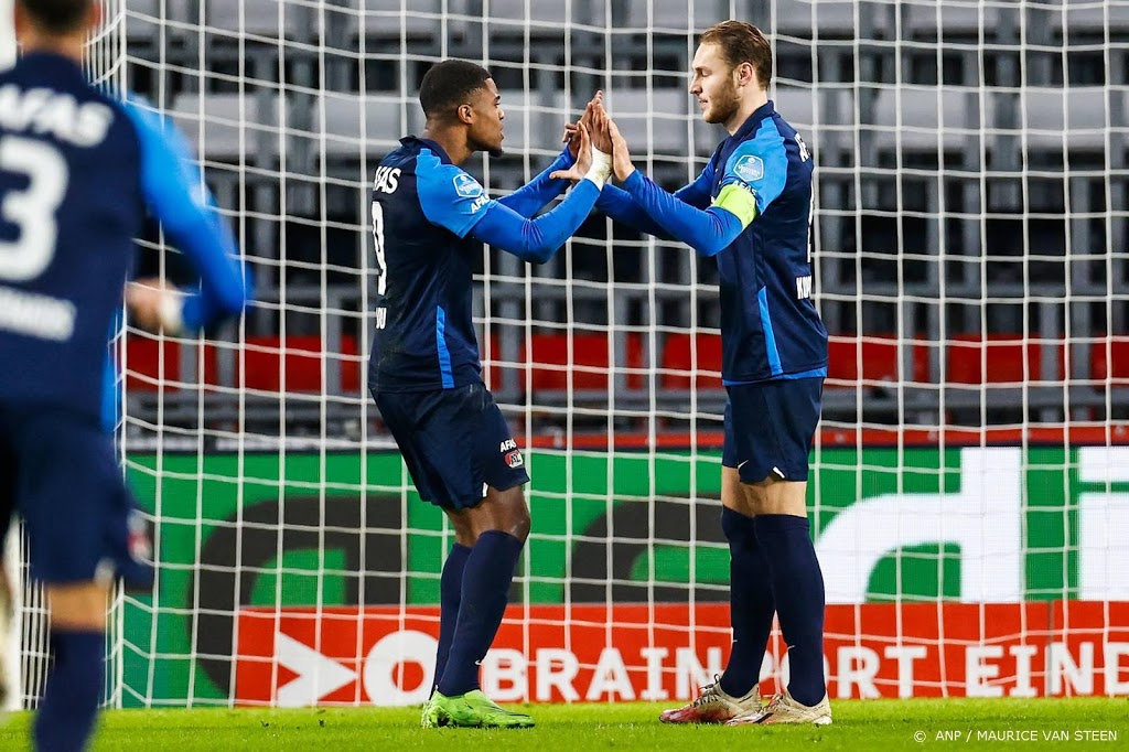 AZ vindt met zege bij PSV aansluiting met topploegen Eredivisie 