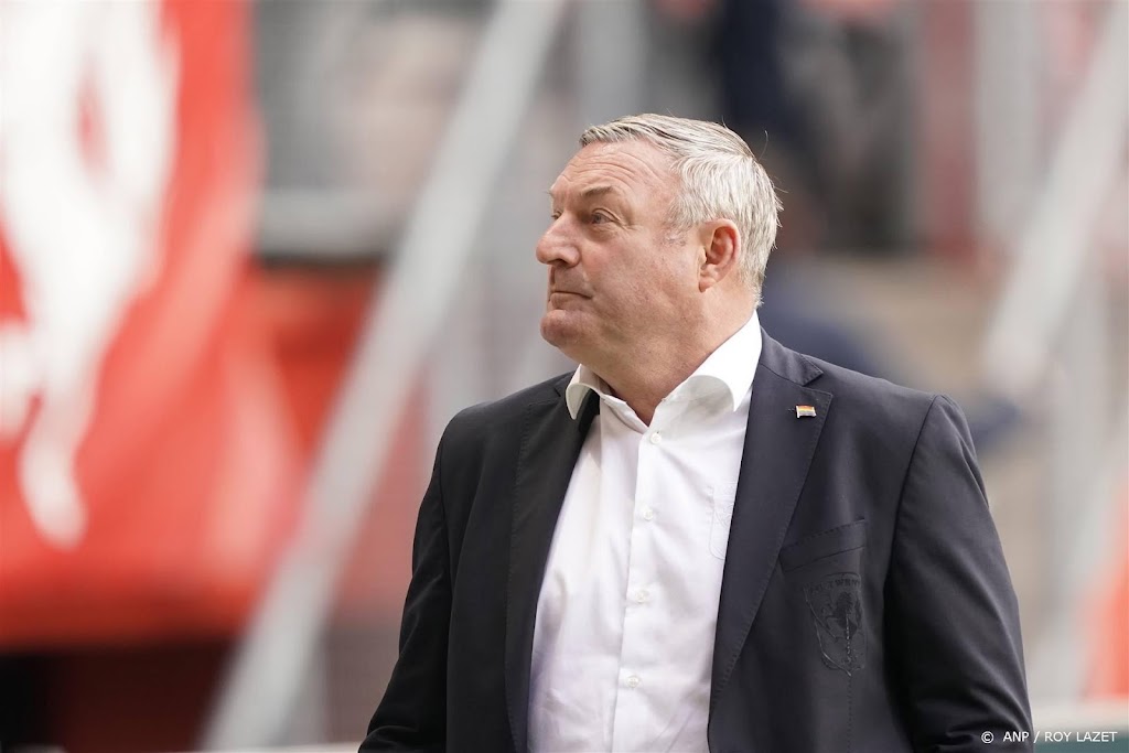 Trainer Jans weet nog niet of FC Twente met hem verder wil 