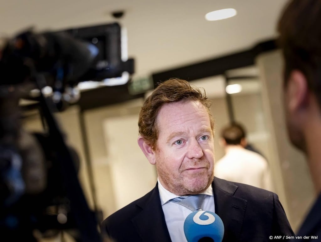 Van Weel: onderzoeken mogelijkheden weren omstreden prediker