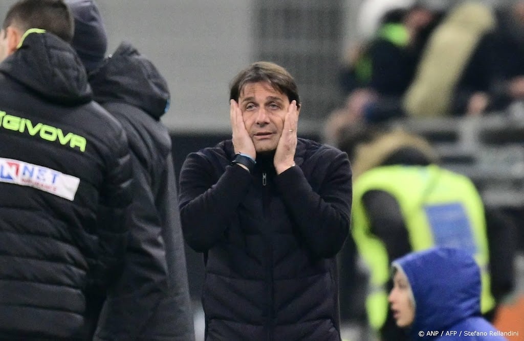 Twee duels schorsing voor Napoli-trainer Conte na rood in topper
