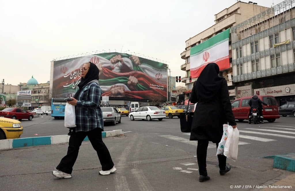 VS roepen Amerikanen in Iran op te vertrekken