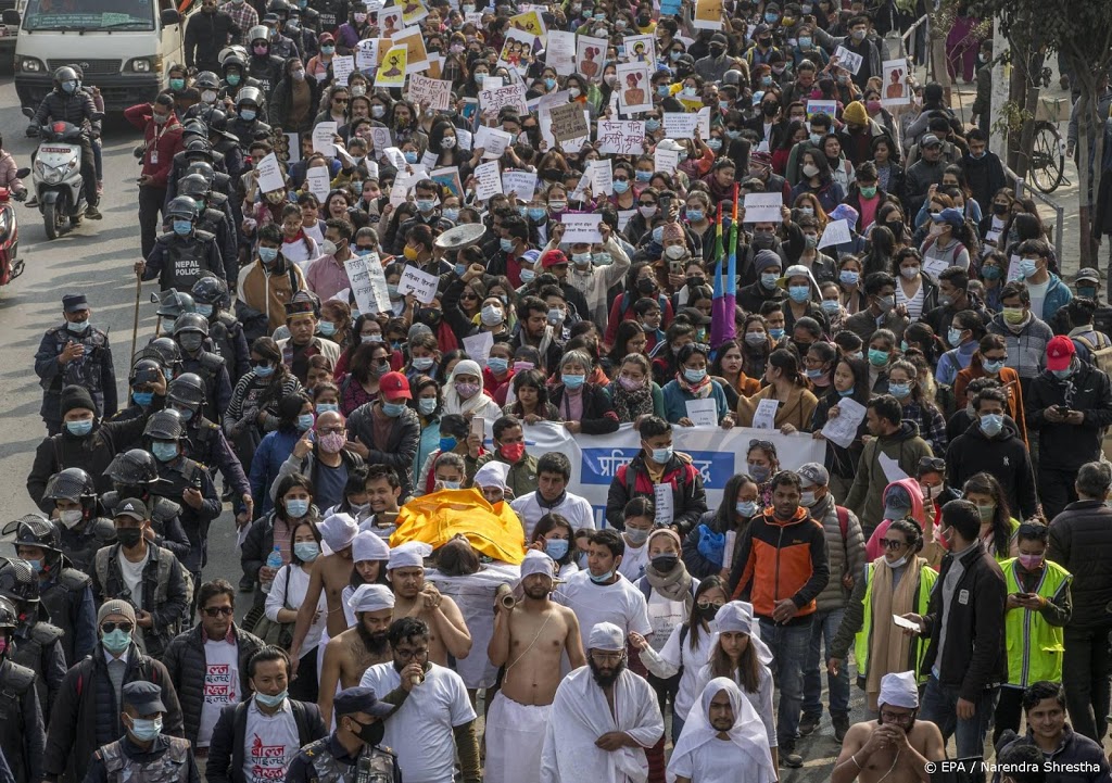 Massale demonstratie Nepal na verkrachting en moord 17-jarige