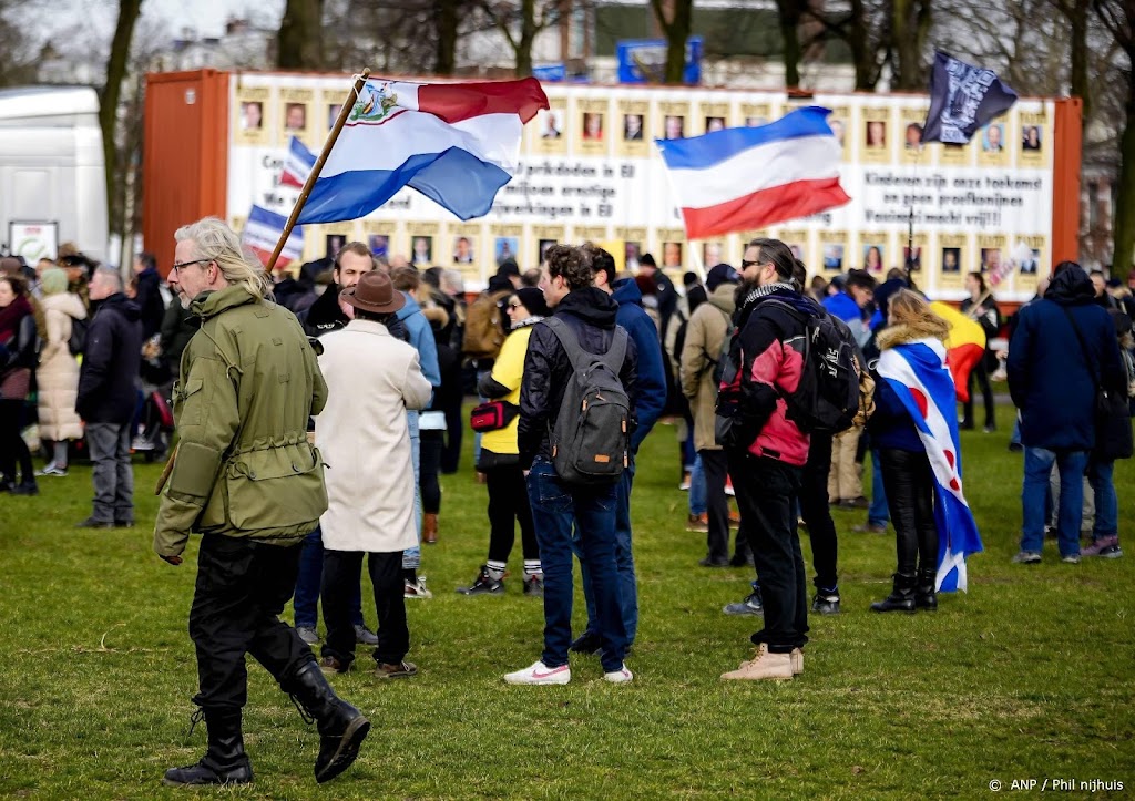 Enkele duizenden lopen protestmars in Den Haag tegen coronaregels