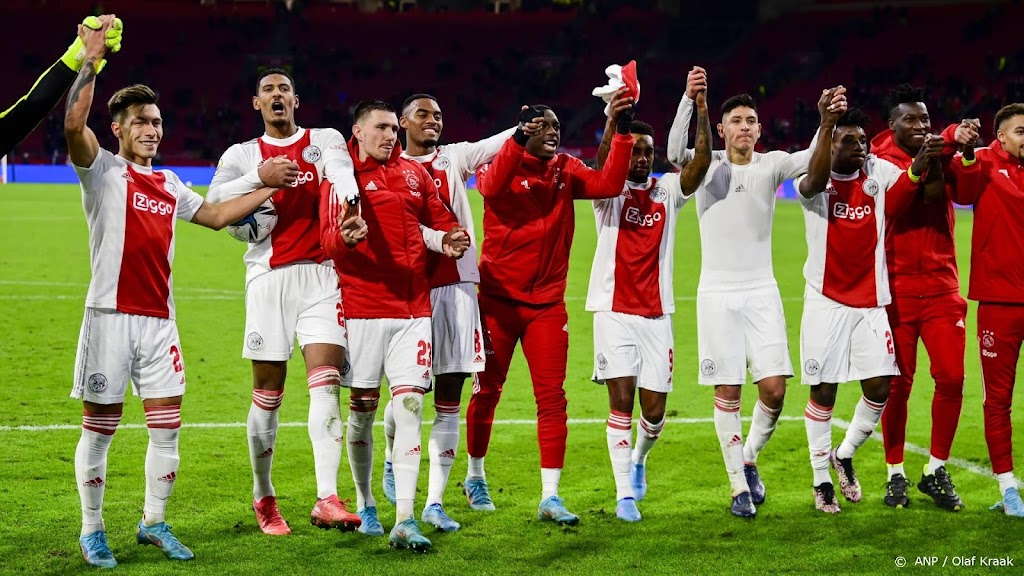 Haller helpt Ajax met drie treffers aan ruime zege op FC Twente