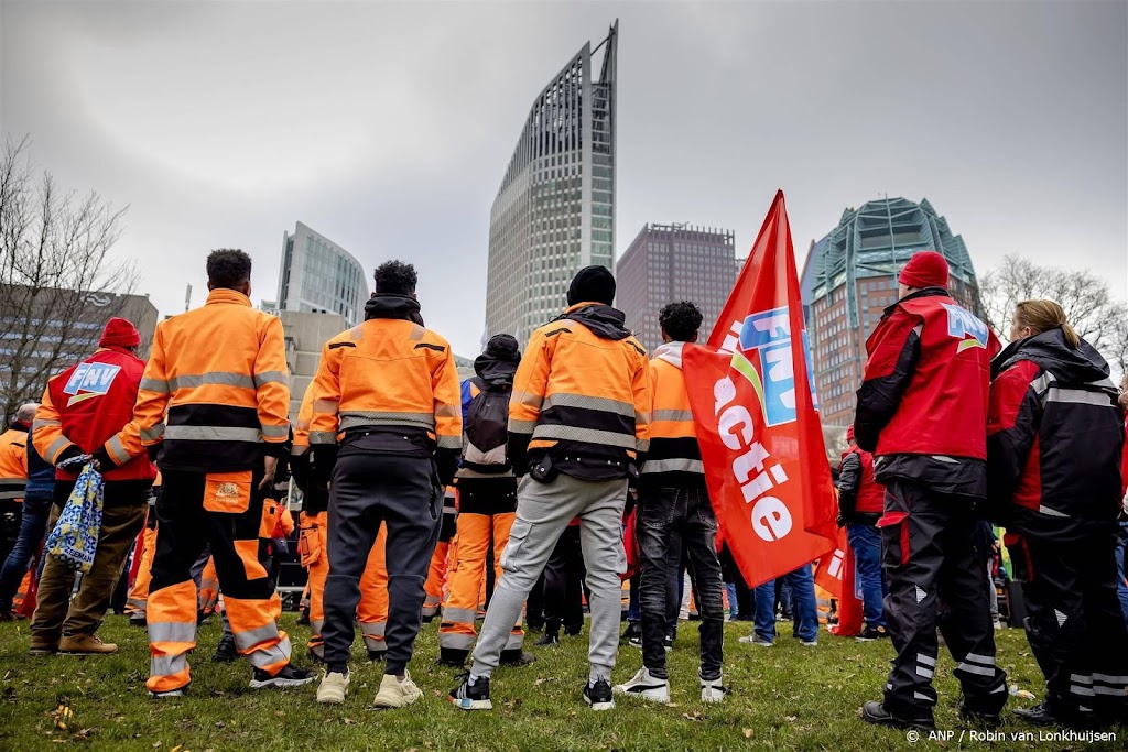 Stadsreinigers Den Haag houden manifestatie op de Koekamp