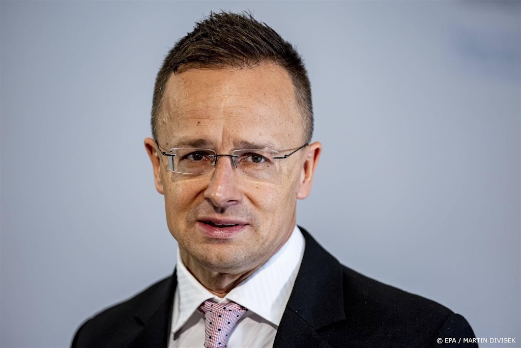 Hongaarse minister naar Belarus om lijnen open te houden