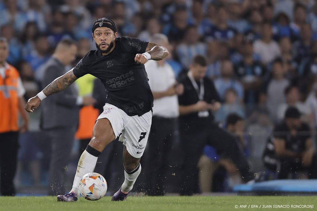 Depay verslaat met Corinthians Neymars Santos