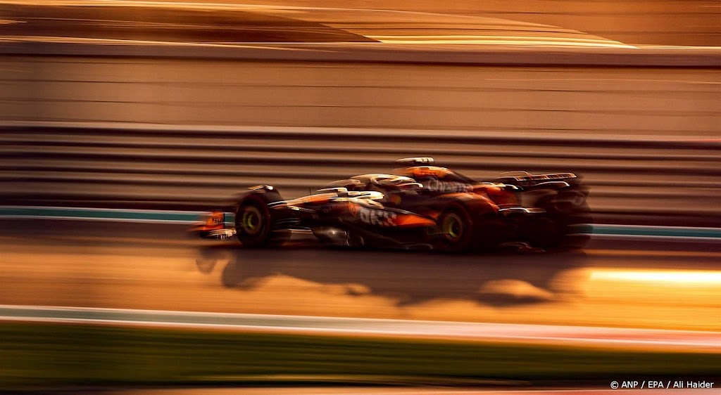 McLaren toont nieuwe zwart-oranje MCL39 op Silverstone