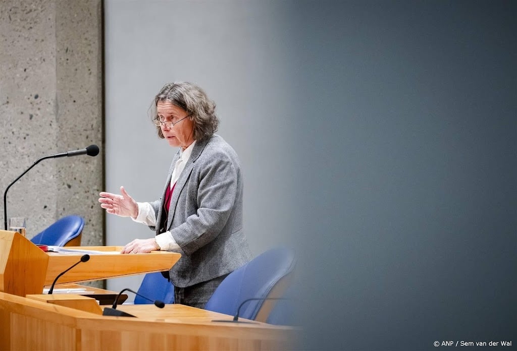 Faber ziet geen noodsituatie bij bezuiniging VluchtelingenWerk