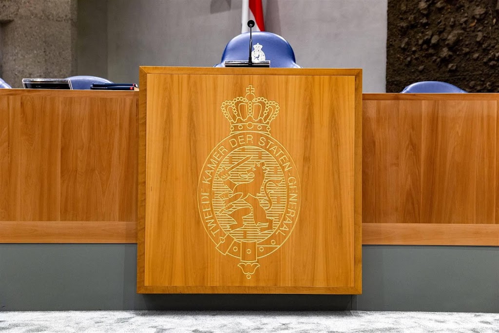 Incident in Tweede Kamer, ingangen afgesloten, onderzoek gaande