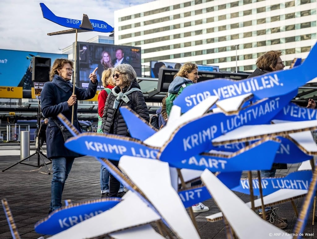 Greenpeace teleurgesteld om verwachte passagiersstijging Schiphol