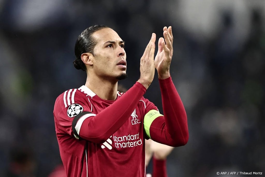 Liverpool-coach Slot prijst fitheid en toewijding Van Dijk
