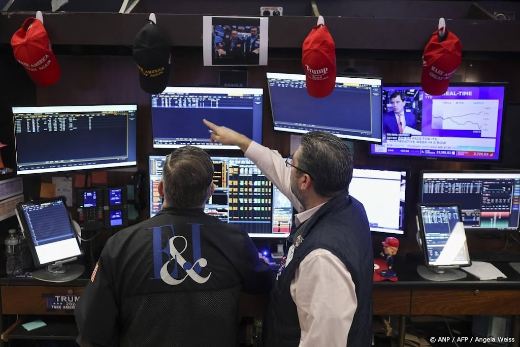 Beurzen New York gaan met kleine uitslagen lang weekend in 