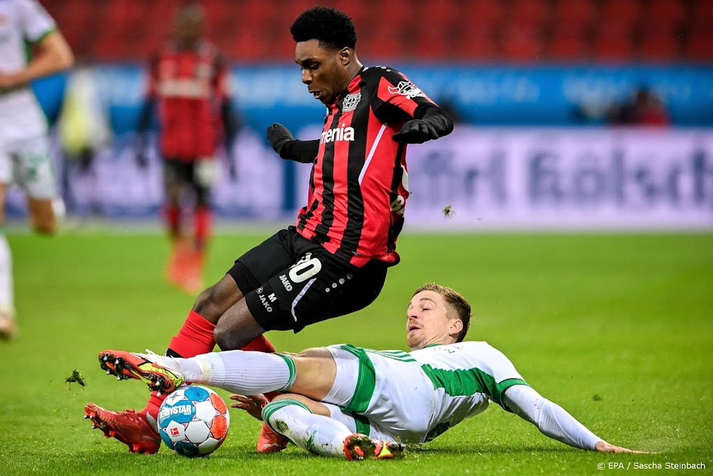 Verdediger Frimpong valt uit bij verliezend Leverkusen