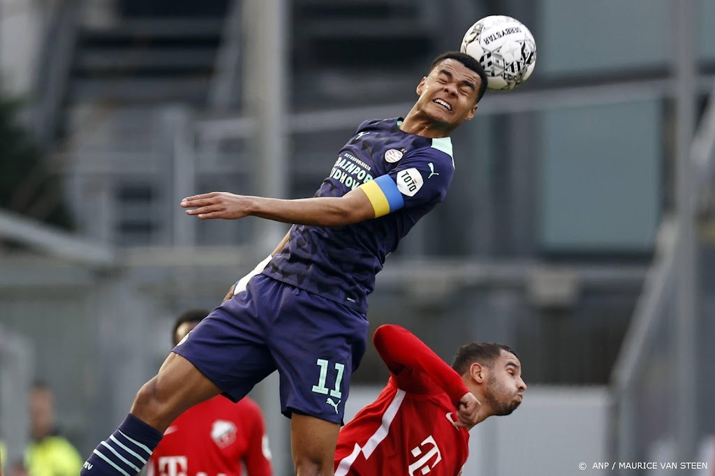 PSV'er Gakpo: we moeten niet te veel naar Ajax kijken