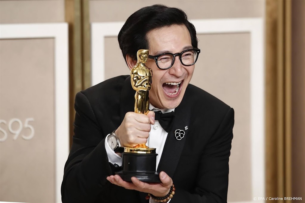 Eerste 2 grote Oscars gaan naar Everything Everywhere All At Once