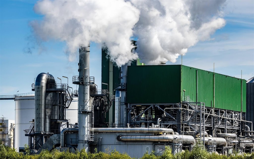 Uitstoot daalde vorig jaar verder, maar minder scherp dan in 2022