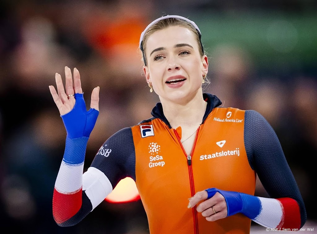 Schaatsster Beune verovert in Hamar wereldtitel op 3000 meter