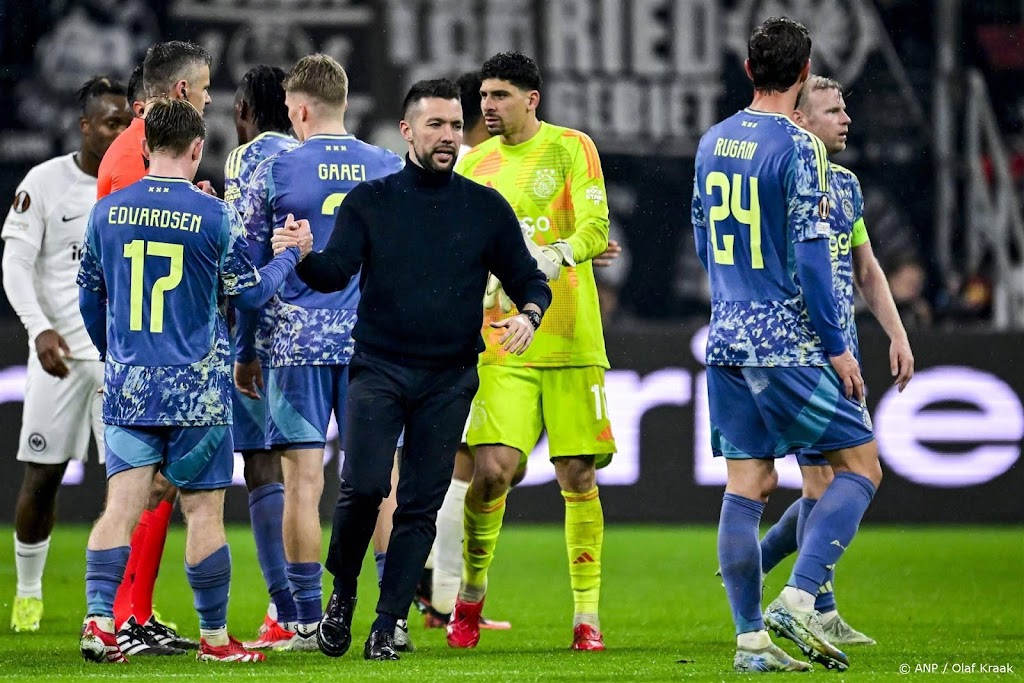 Ajax-coach Farioli heeft geen spijt van opstelling in Frankfurt