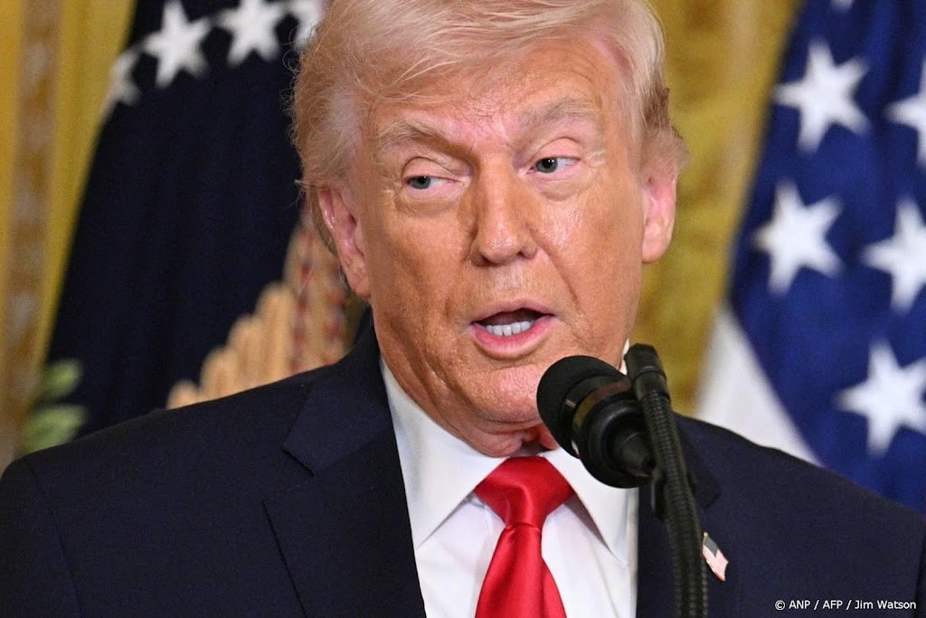Trump bedreigt Iran opnieuw en zegt alle tijd te hebben