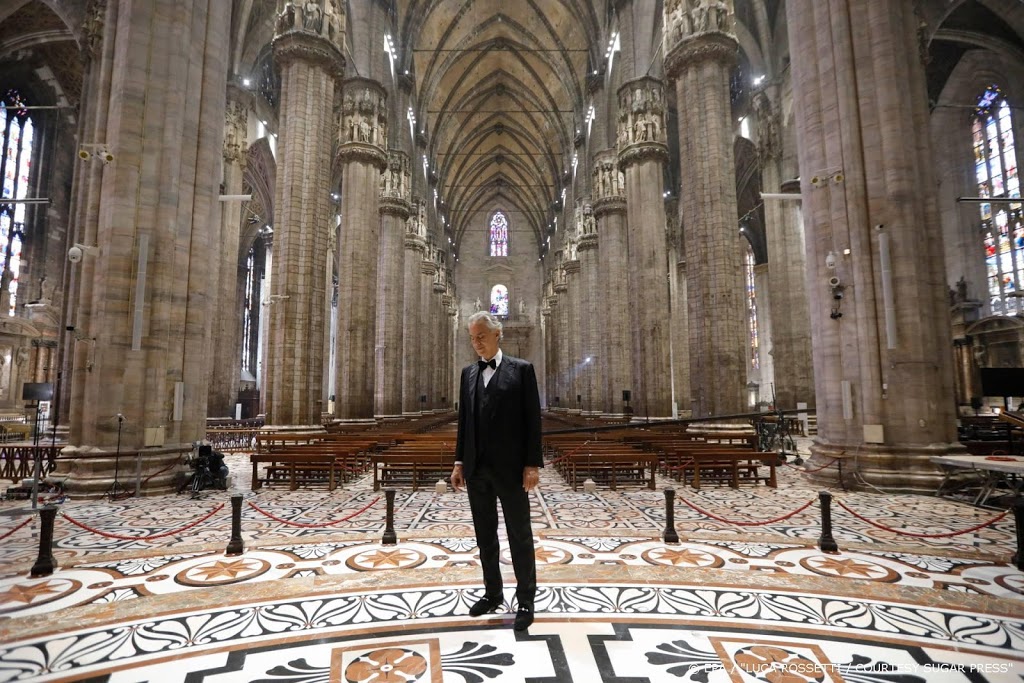 Miljoenen mensen kijken naar optreden Bocelli in lege kathedraal