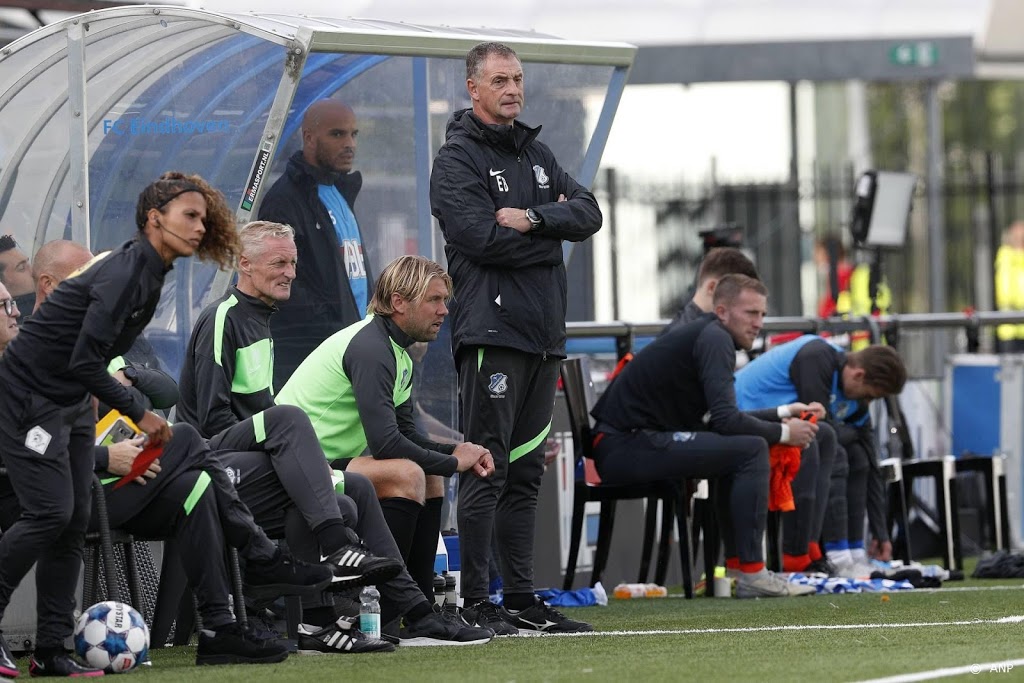 Onrust bij FC Eindhoven; trainer Brandts niet voor de groep   