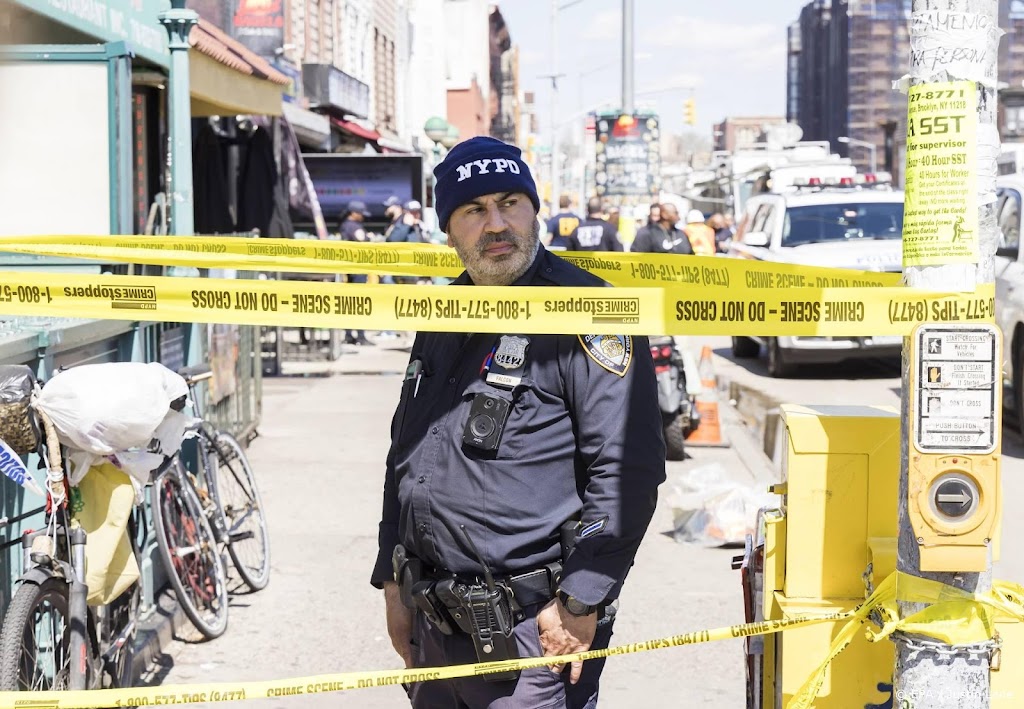 Politie New York maakt jacht op man van 62 na schietpartij metro