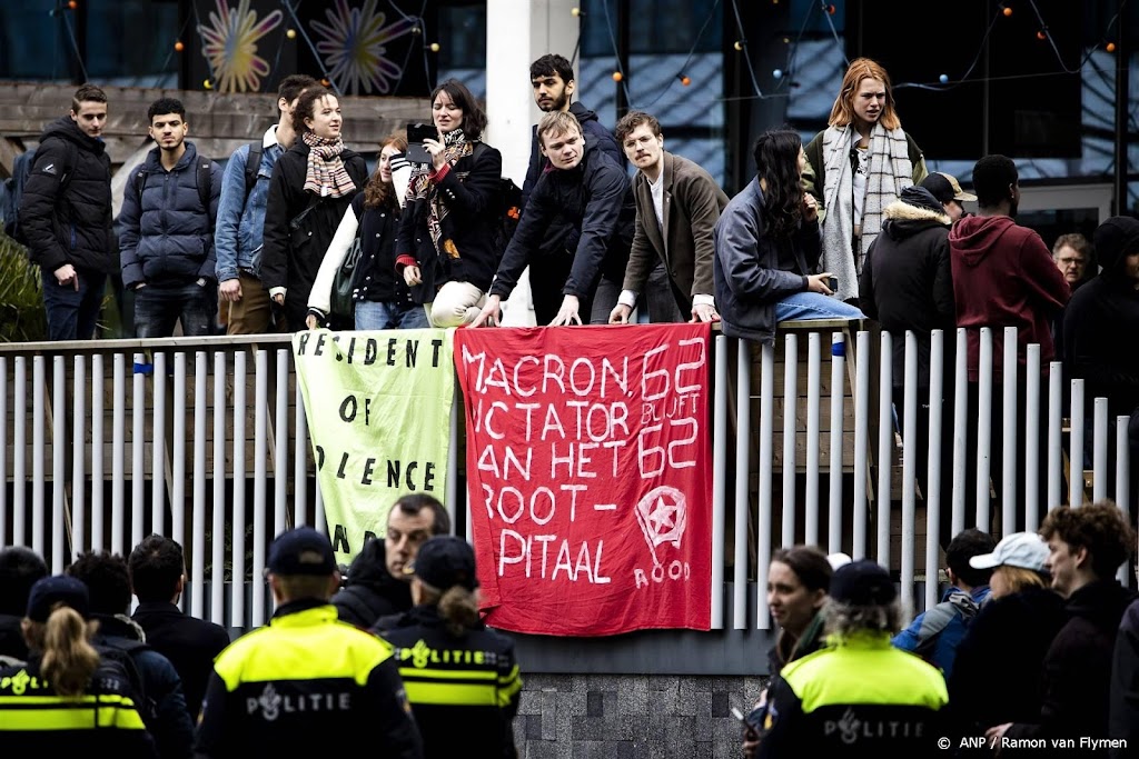 Opgepakt tweetal UvA-bezoek Macron Amsterdammers van 21 en 24