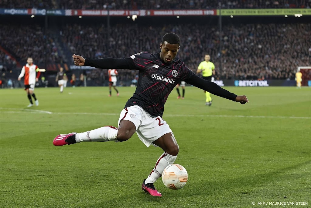 Wijnaldum is blij met applaus in De Kuip 