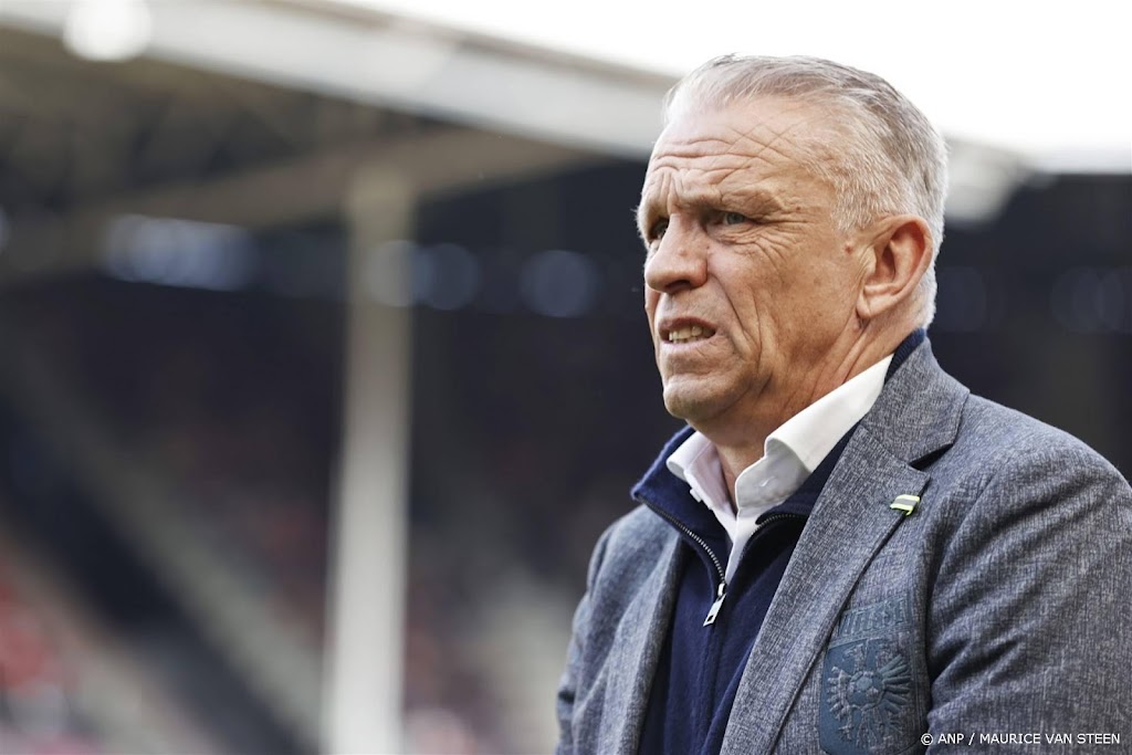 Trainer Sturing ziet Vitesse het niet meer redden in Eredivisie  