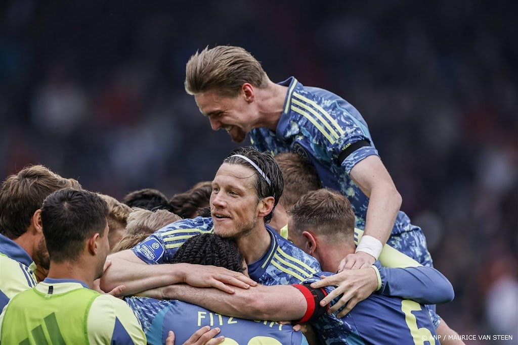 Koploper Ajax wint moeizaam bij Willem II 