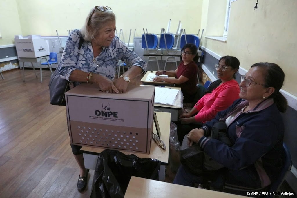 Aantal stembureaus in Peru maandag opnieuw open na vertragingen