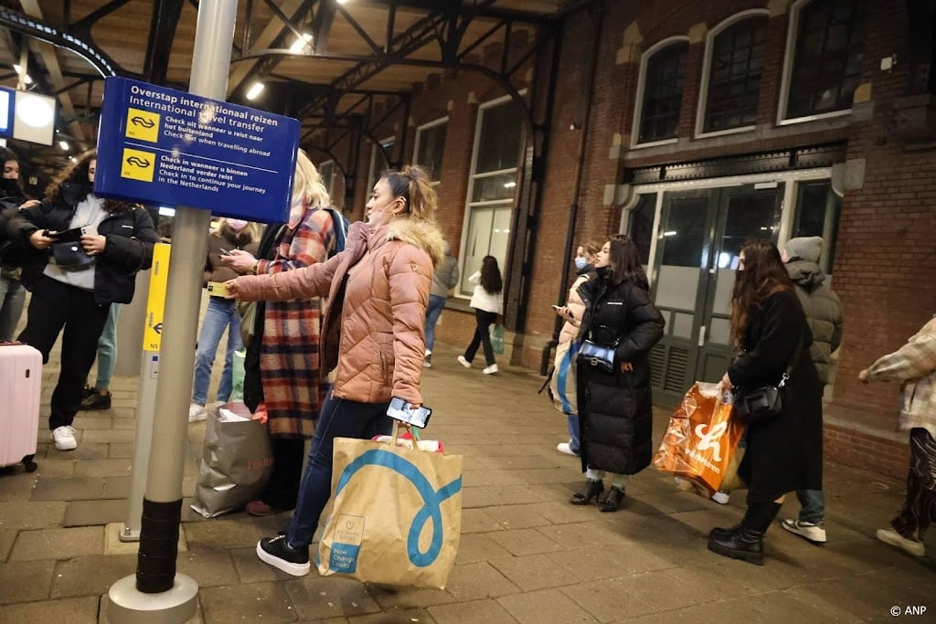 Station Roosendaal ontruimd om verdacht pakket, geen treinverkeer