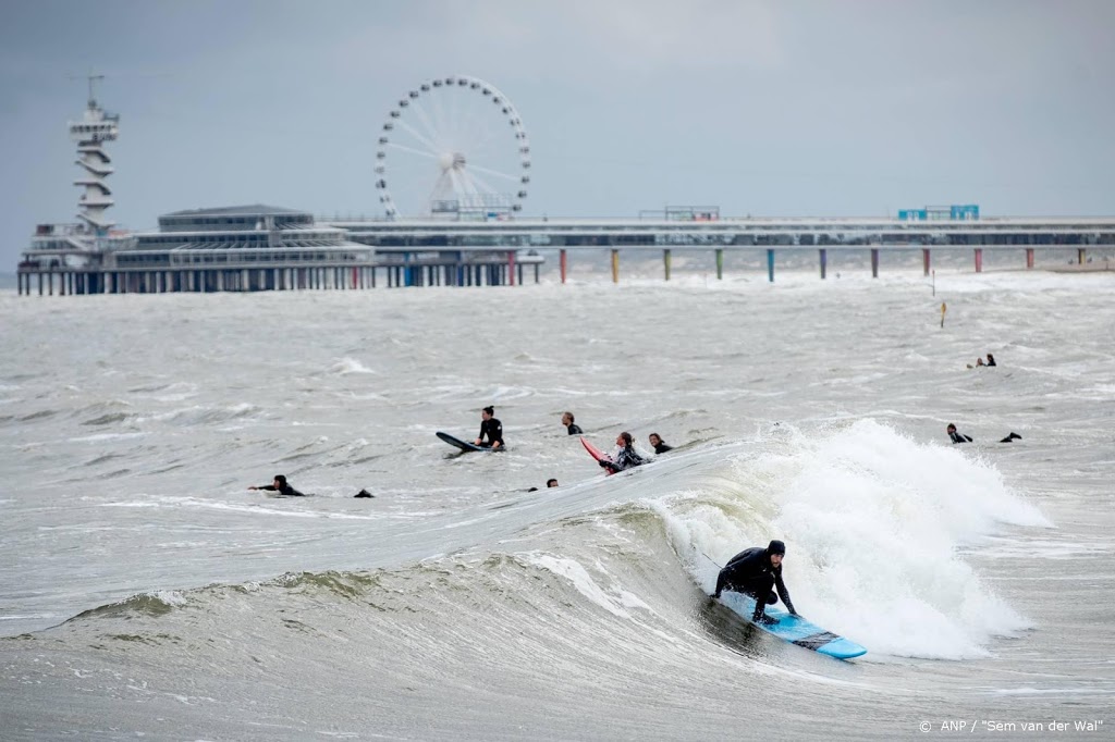 Defensie zoekt naar lichaam vijfde surfer Scheveningen
