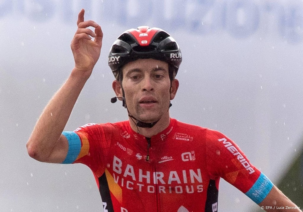 Wielrenner Mäder redt het in Giro-etappe wel tot de finish 