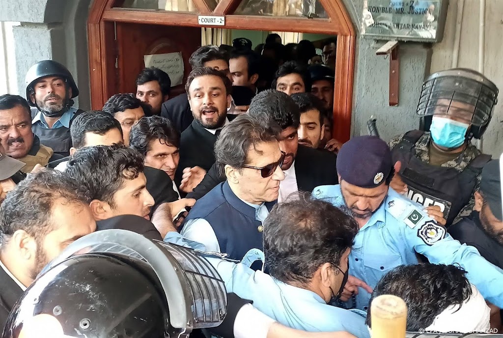 Pakistaanse oud-premier Khan na vrijlating weer thuis in Lahore