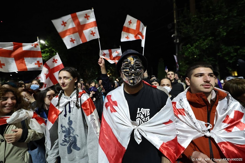 Georgische politie duwt demonstranten weg voor parlement Tbilisi